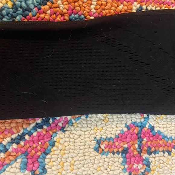 Black Lululemon Leggings with mesh cutouts - Picture 3 of 6